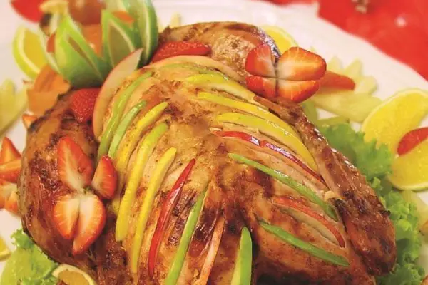 Peru à brasileira com frutas